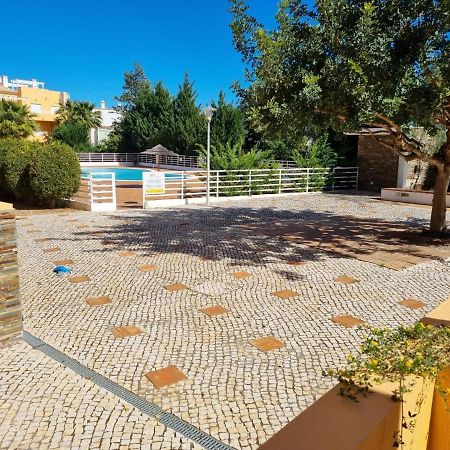 Conceição Marinho - 2 Bedroom 2 Bathroom Ground Floor Apartment With Communal Pool And Gardens المظهر الخارجي الصورة
