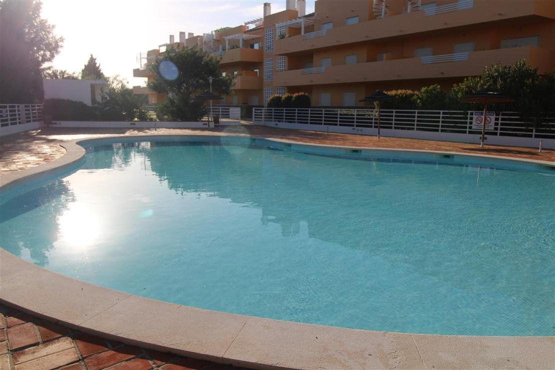 Conceição Marinho - 2 Bedroom 2 Bathroom Ground Floor Apartment With Communal Pool And Gardens المظهر الخارجي الصورة
