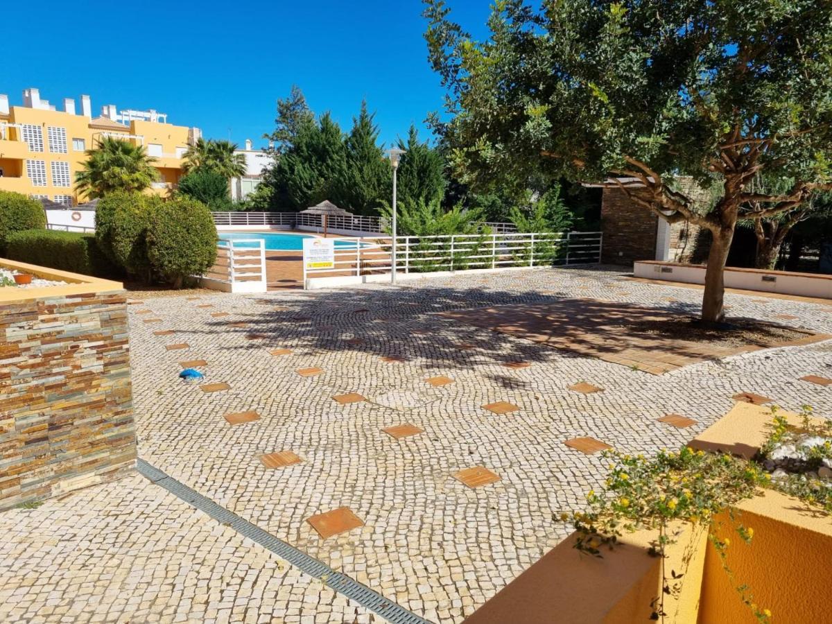Conceição Marinho - 2 Bedroom 2 Bathroom Ground Floor Apartment With Communal Pool And Gardens المظهر الخارجي الصورة