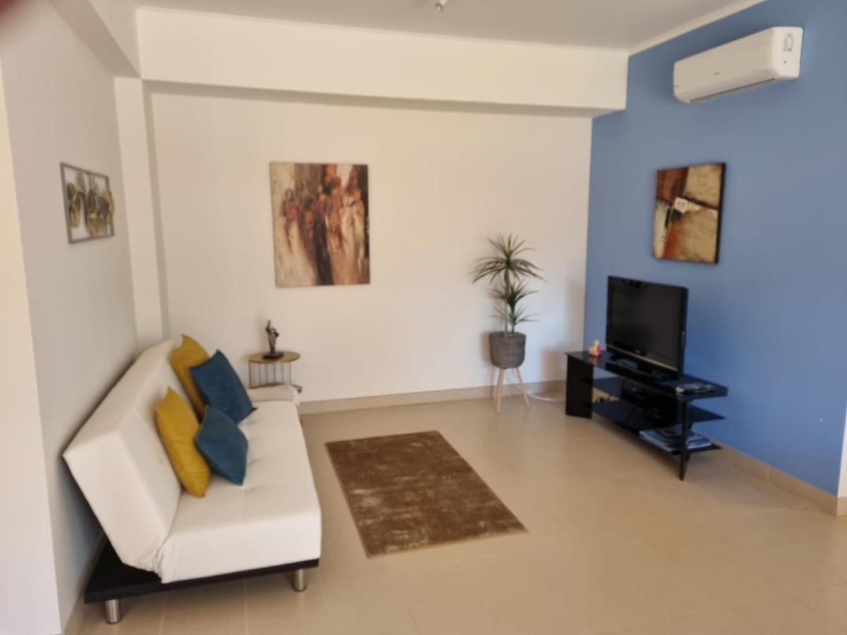 Conceição Marinho - 2 Bedroom 2 Bathroom Ground Floor Apartment With Communal Pool And Gardens المظهر الخارجي الصورة