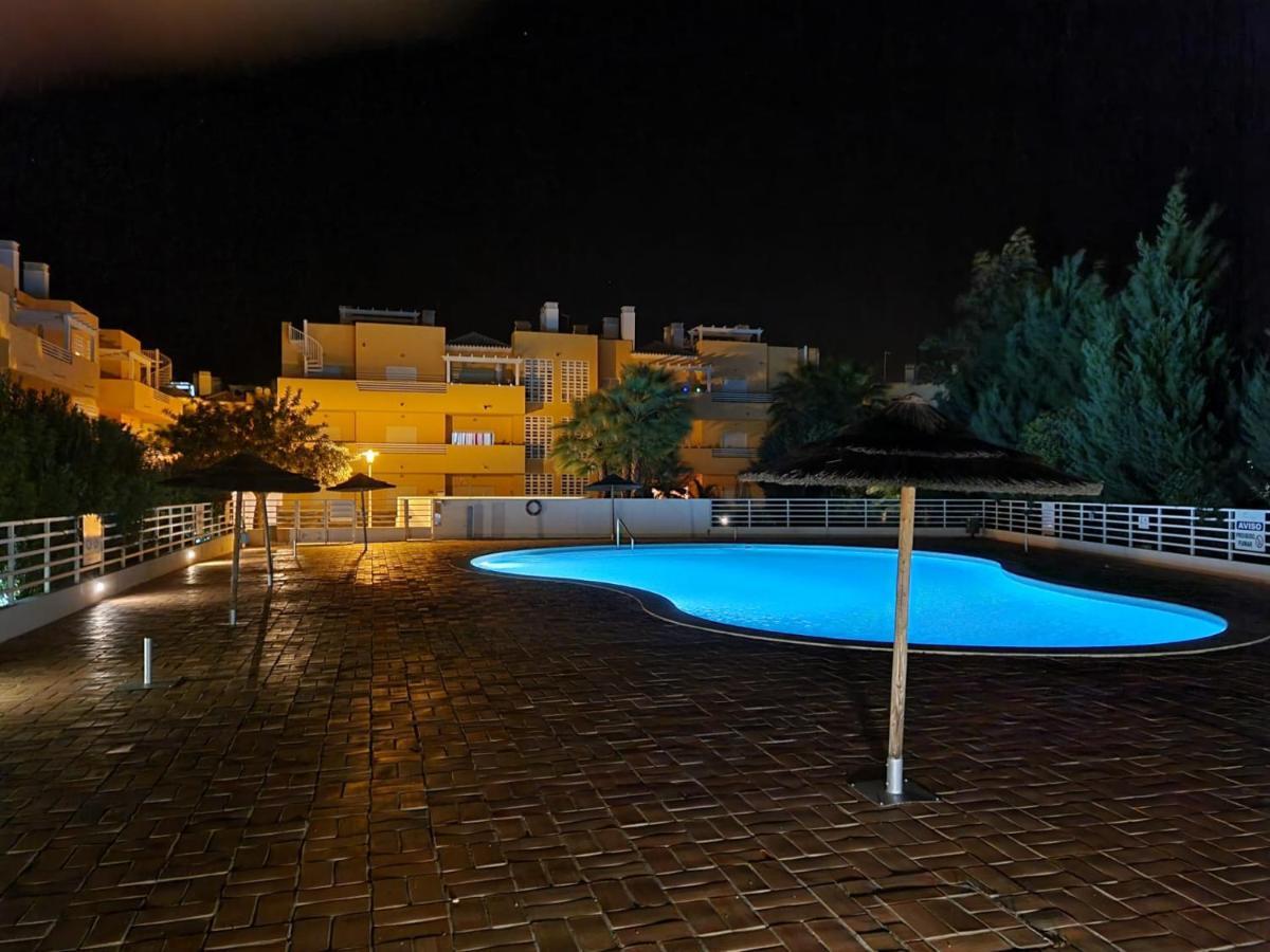 Conceição Marinho - 2 Bedroom 2 Bathroom Ground Floor Apartment With Communal Pool And Gardens المظهر الخارجي الصورة
