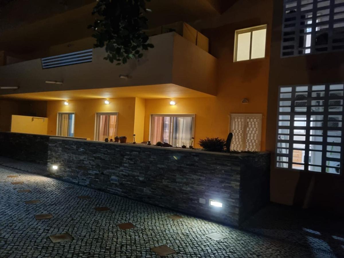Conceição Marinho - 2 Bedroom 2 Bathroom Ground Floor Apartment With Communal Pool And Gardens المظهر الخارجي الصورة