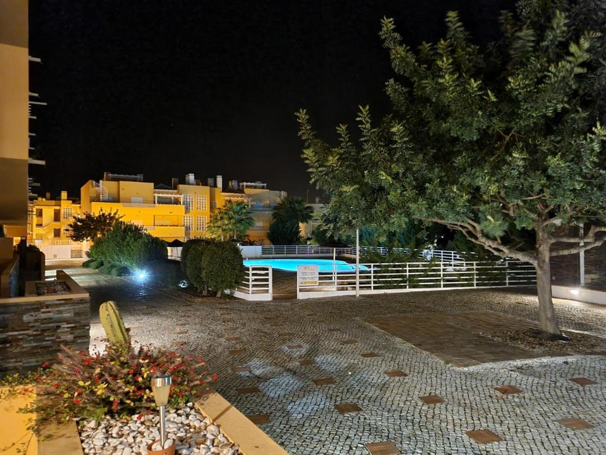 Conceição Marinho - 2 Bedroom 2 Bathroom Ground Floor Apartment With Communal Pool And Gardens المظهر الخارجي الصورة