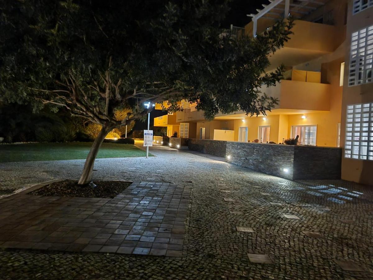 Conceição Marinho - 2 Bedroom 2 Bathroom Ground Floor Apartment With Communal Pool And Gardens المظهر الخارجي الصورة