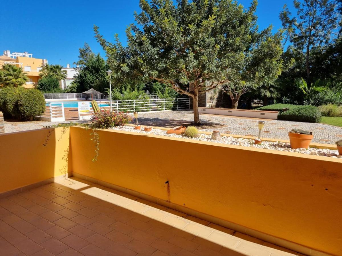 Conceição Marinho - 2 Bedroom 2 Bathroom Ground Floor Apartment With Communal Pool And Gardens المظهر الخارجي الصورة
